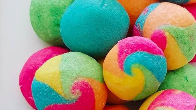 طريقة تحضير الغريبة الملونة