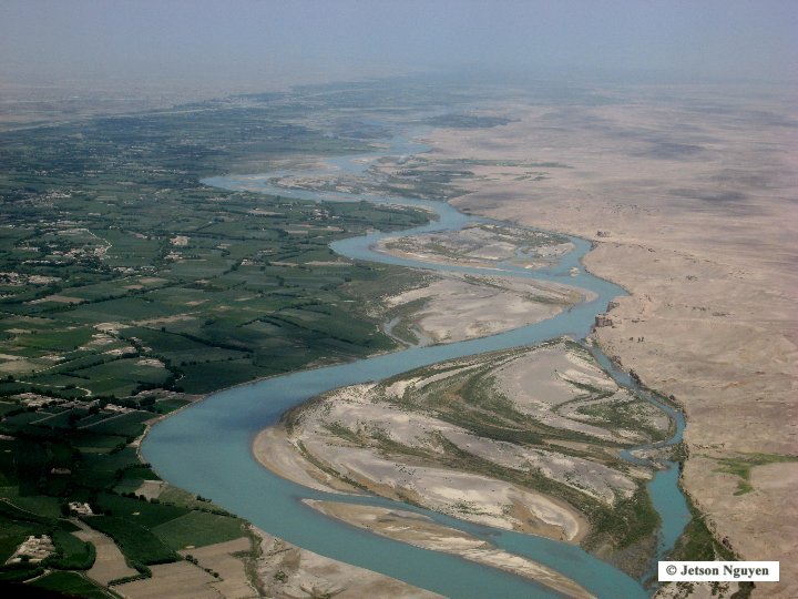 نهر هلمند بين أفغانستان وإيران