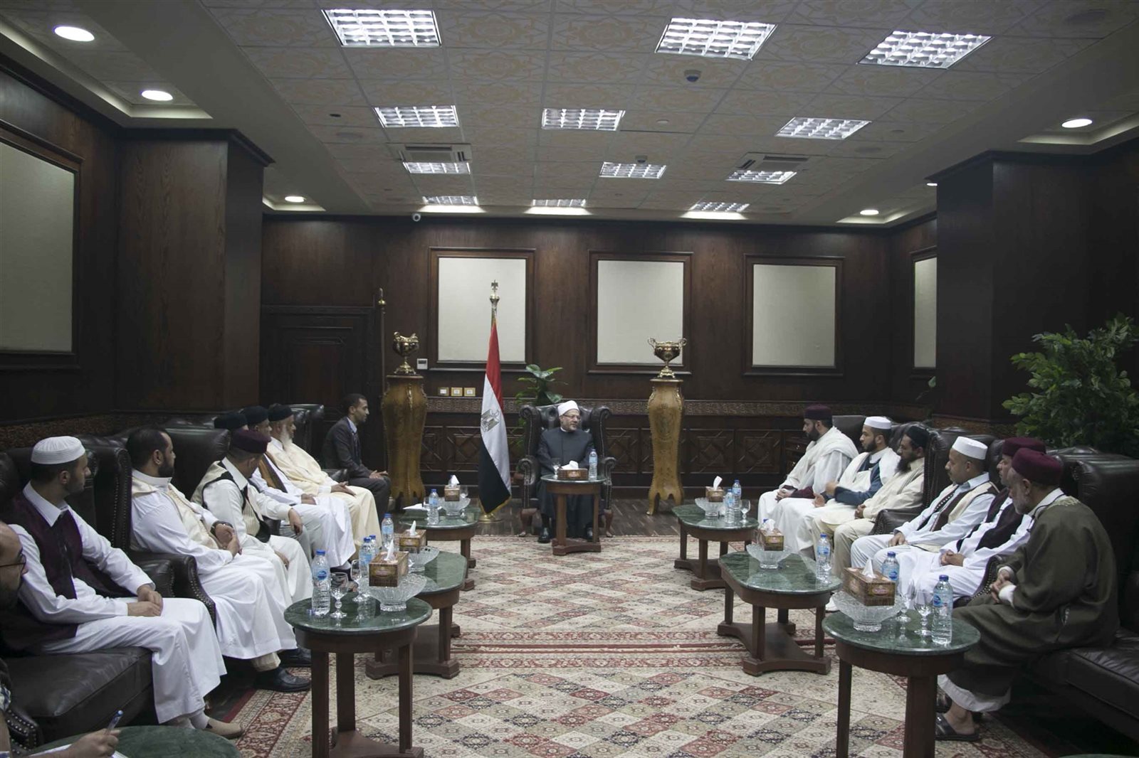 مفتي الجمهورية خلال استقباله وفد خريجي الازهر من ليبيا مفتي الجمهورية خلال استقباله وفد خريجي الازهر من ليبيا