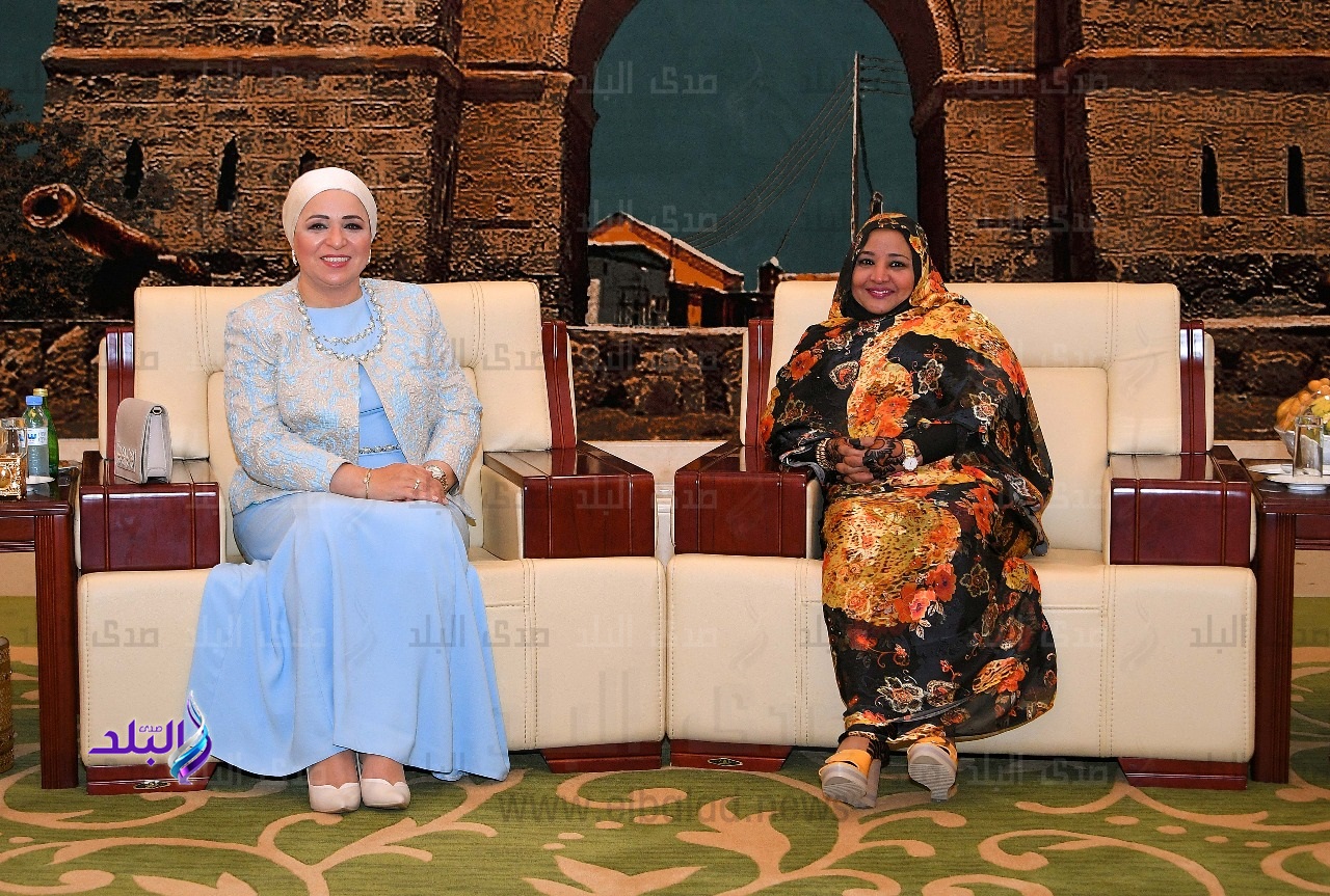 قرينة الرئيس عمر البشير و قرينة الرئيس عبد الفتاح السيسي قرينة الرئيس عمر البشير و قرينة الرئيس عبد الفتاح السيسي