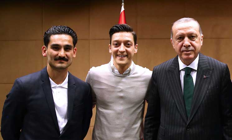أوزيل مع أردوغان