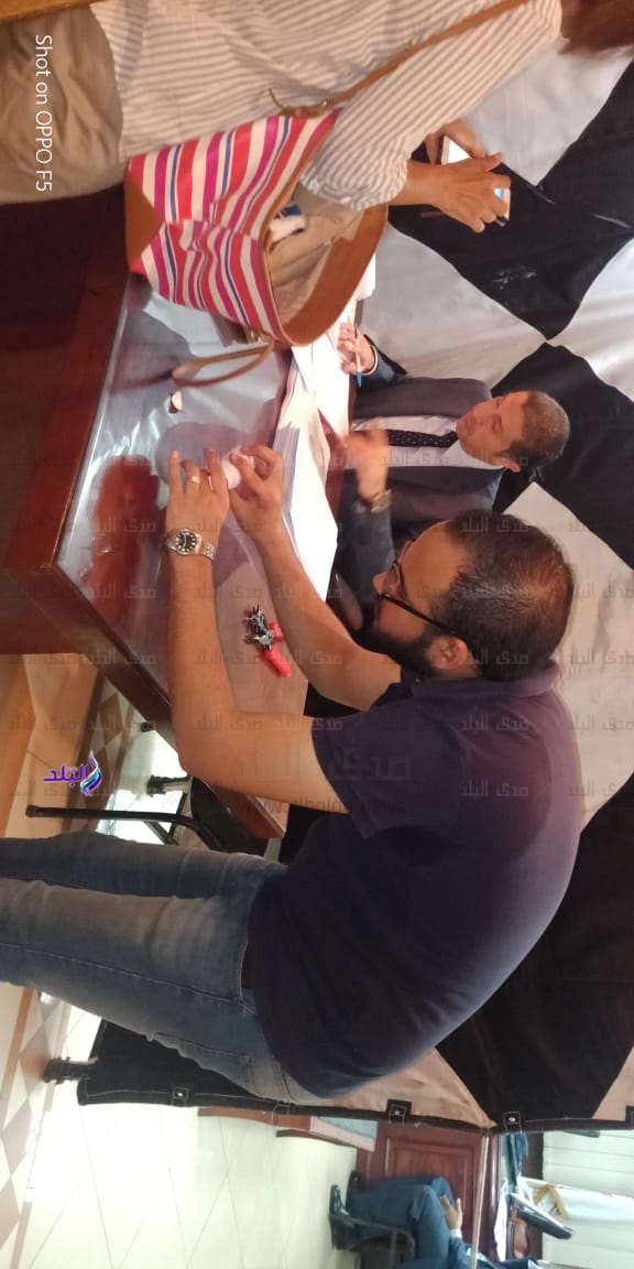 أثناء الادلاء بالتصويت 