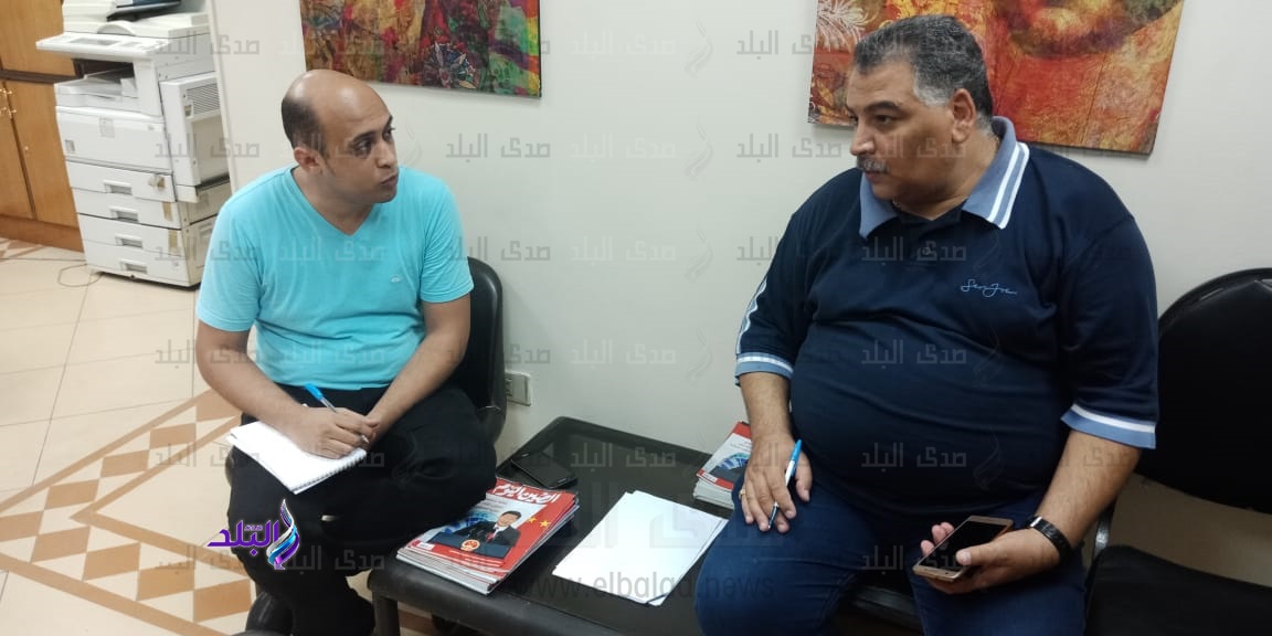 المحرر مع سكرتير عام نقابة المرشدين السياحيين