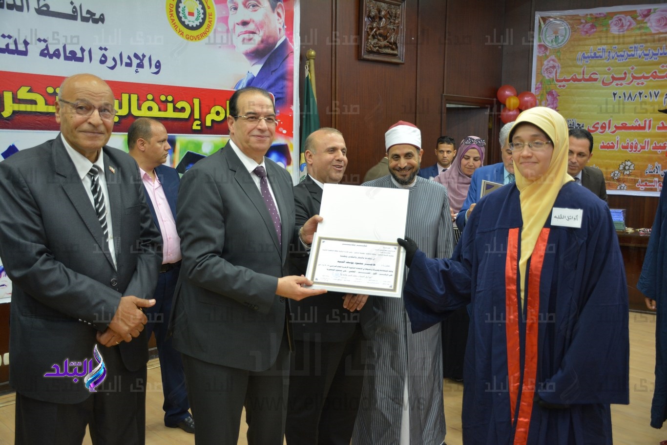 محافظ الدقهلية يكرم أوائل الشهادات محافظ الدقهلية يكرم أوائل الشهادات