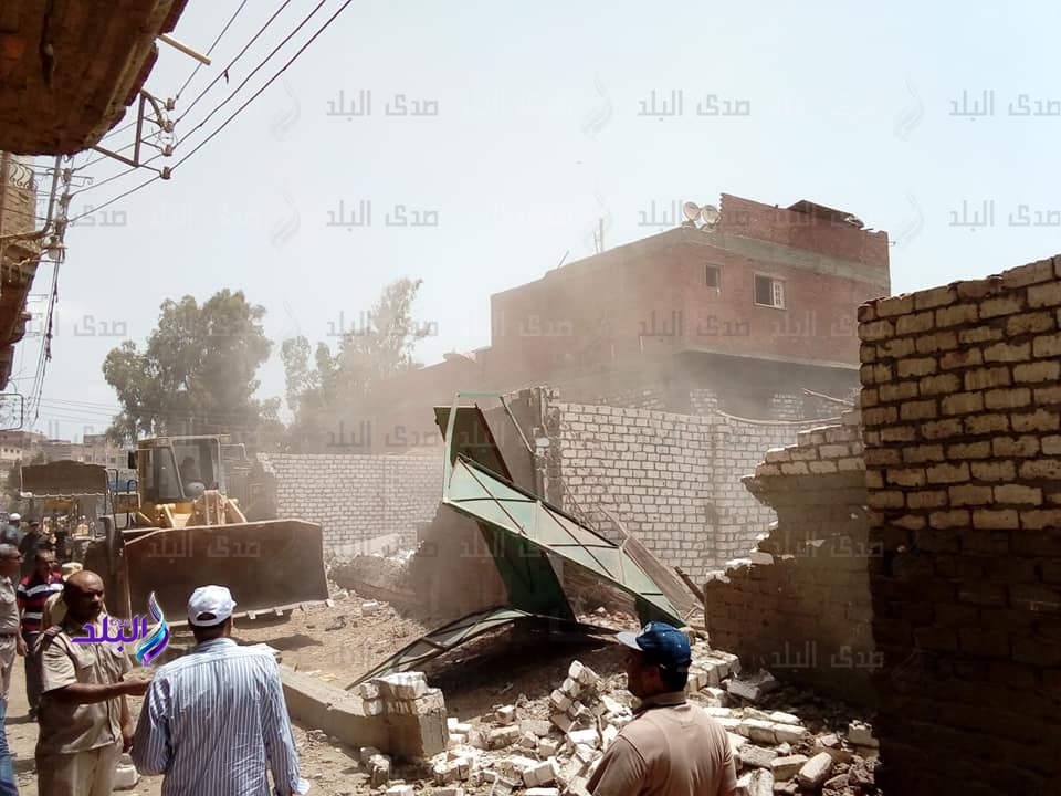 إزالة 40 حالة تعدي 