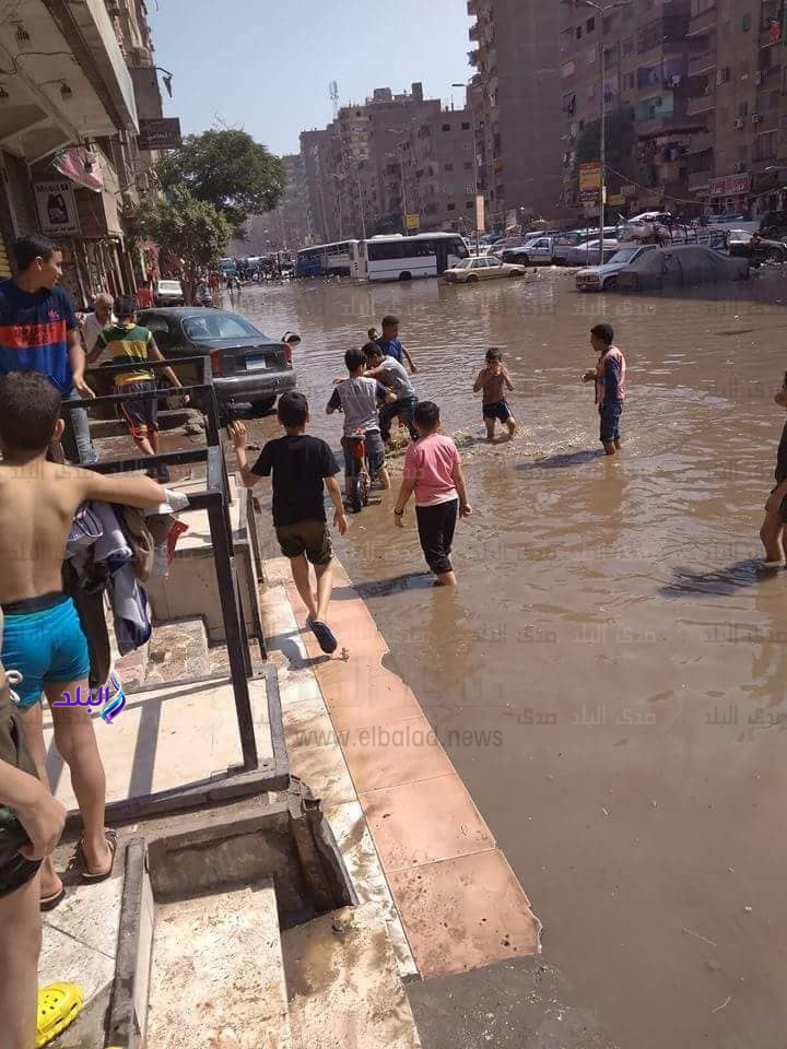بورتو شبرا الخيمة ..أم بيومى تغرق في المياه بورتو شبرا الخيمة ..أم بيومى تغرق في المياه