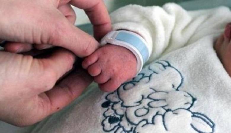العثور على رضيع ملقى بجوار مستشفى حلوان العثور على رضيع ملقى بجوار مستشفى حلوان