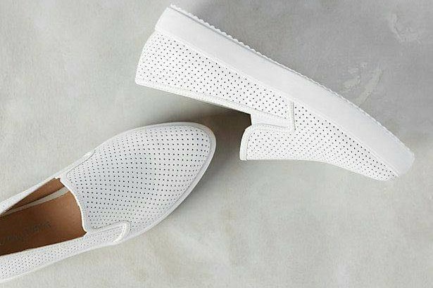 اقتني احذية فلات وتمتعي بإطلالة كاجول