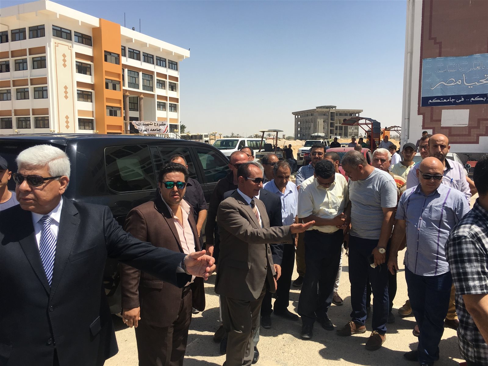 صورة لعودة الطلاب إلي الدراسة في العريش