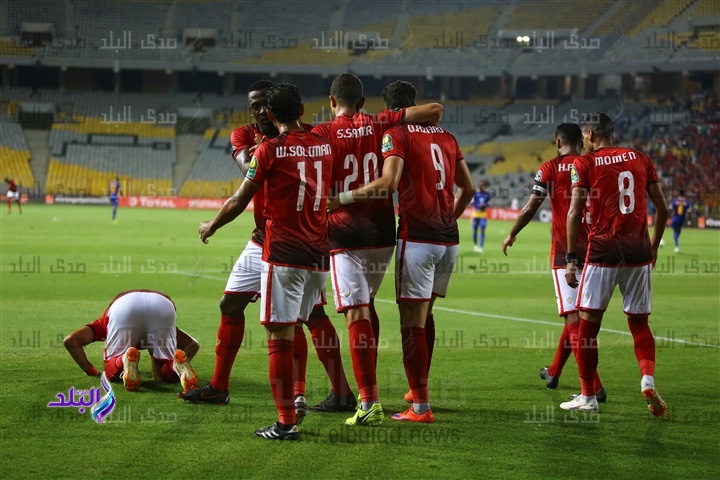 لاعبي الفريق الاول لكرة القدم بالنادي الاهلي 