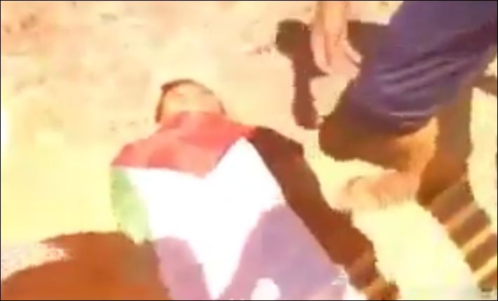 الطفل مجدي رمزي السطري يمثل استشهاده