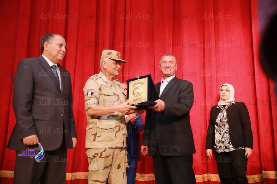 محافظ كفر الشيخ يشهد تكريم 350 من أسر الشهداء والمصابين محافظ كفر الشيخ يشهد تكريم 350 من أسر الشهداء والمصابين