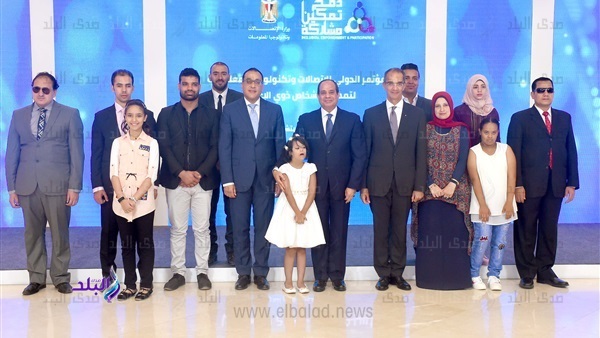 الرئيس السيسي يكرم ذوي الاعاقة الرئيس السيسي يكرم ذوي الاعاقة