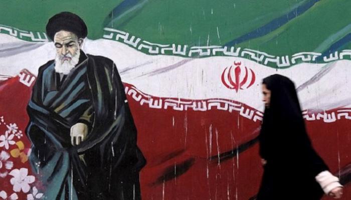 جدارية لروح الله الخميني مرشد الثورة الإيرانية