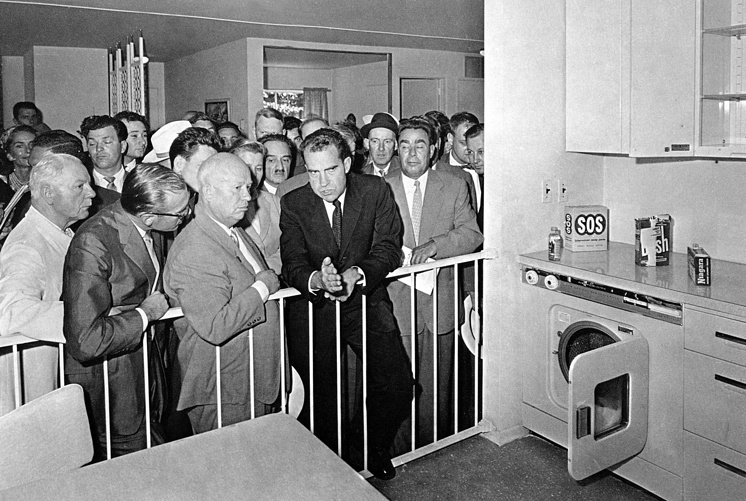 مناظرة المطبخ الشهيرة بين ريتشارد نيكسون ونيكيتا خروتشوف