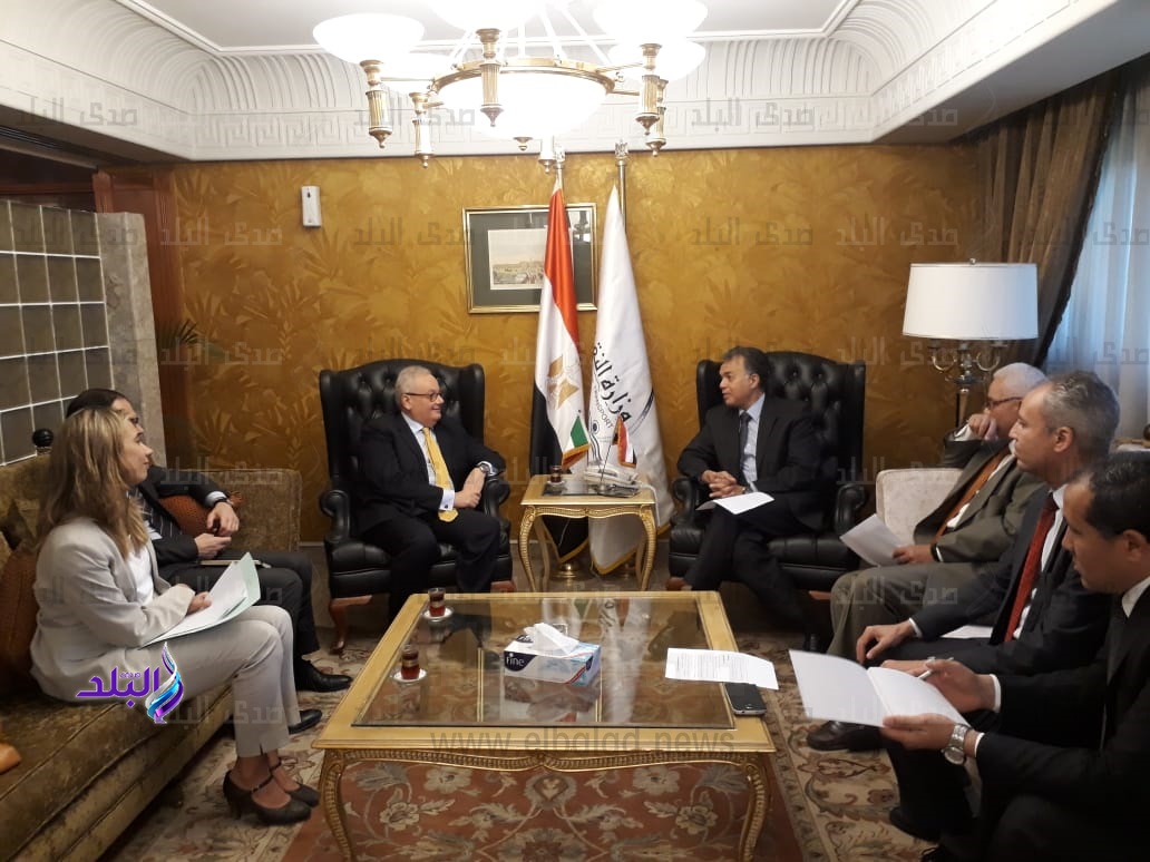 وزير النقل والسفير الإيطالي 