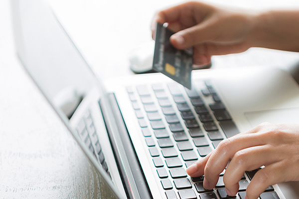 مواقع التوظيف الوهمية عبر الإنترنت