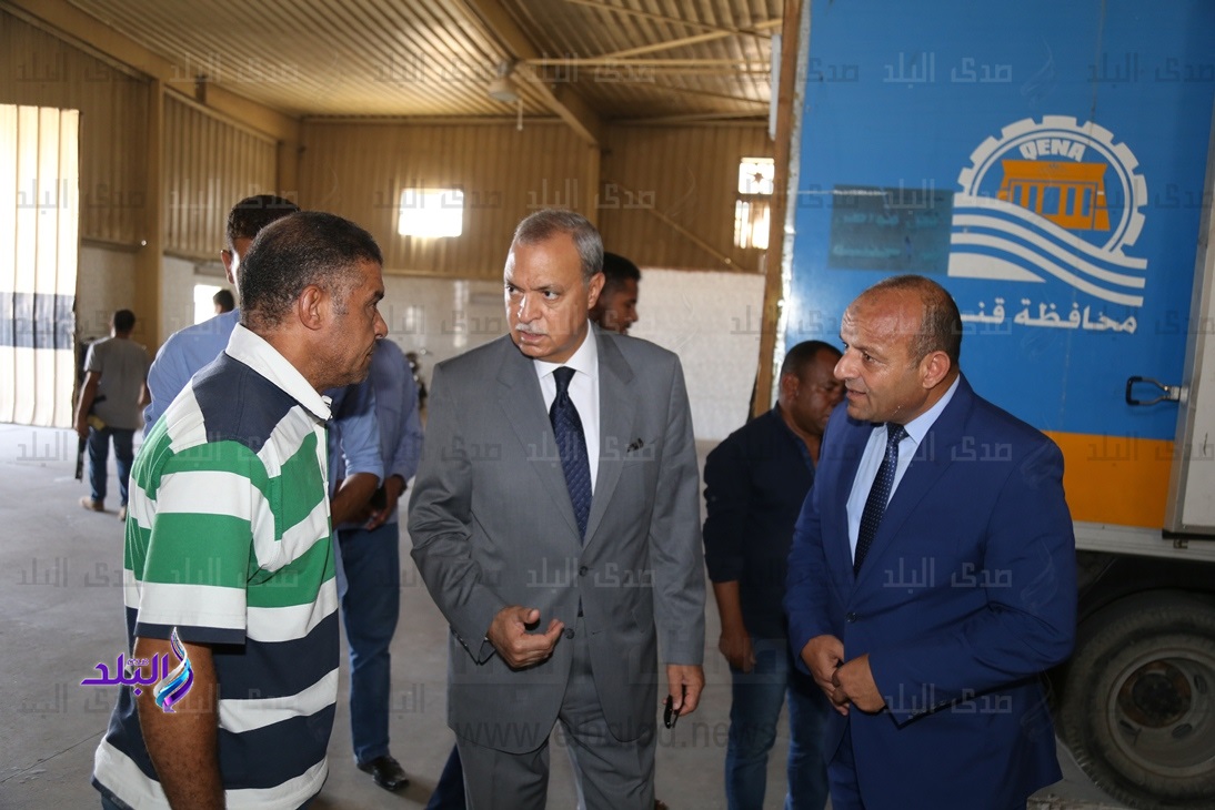 محافظ قنا يحيل عدد من مفتشى التموين ومسئولى المخابز للتحقيق محافظ قنا يحيل عدد من مفتشى التموين ومسئولى المخابز للتحقيق