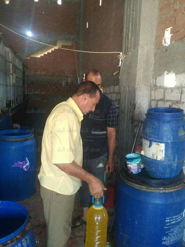 ضبط مصنع منظفات بدون ترخيص بالبحيرة..صور