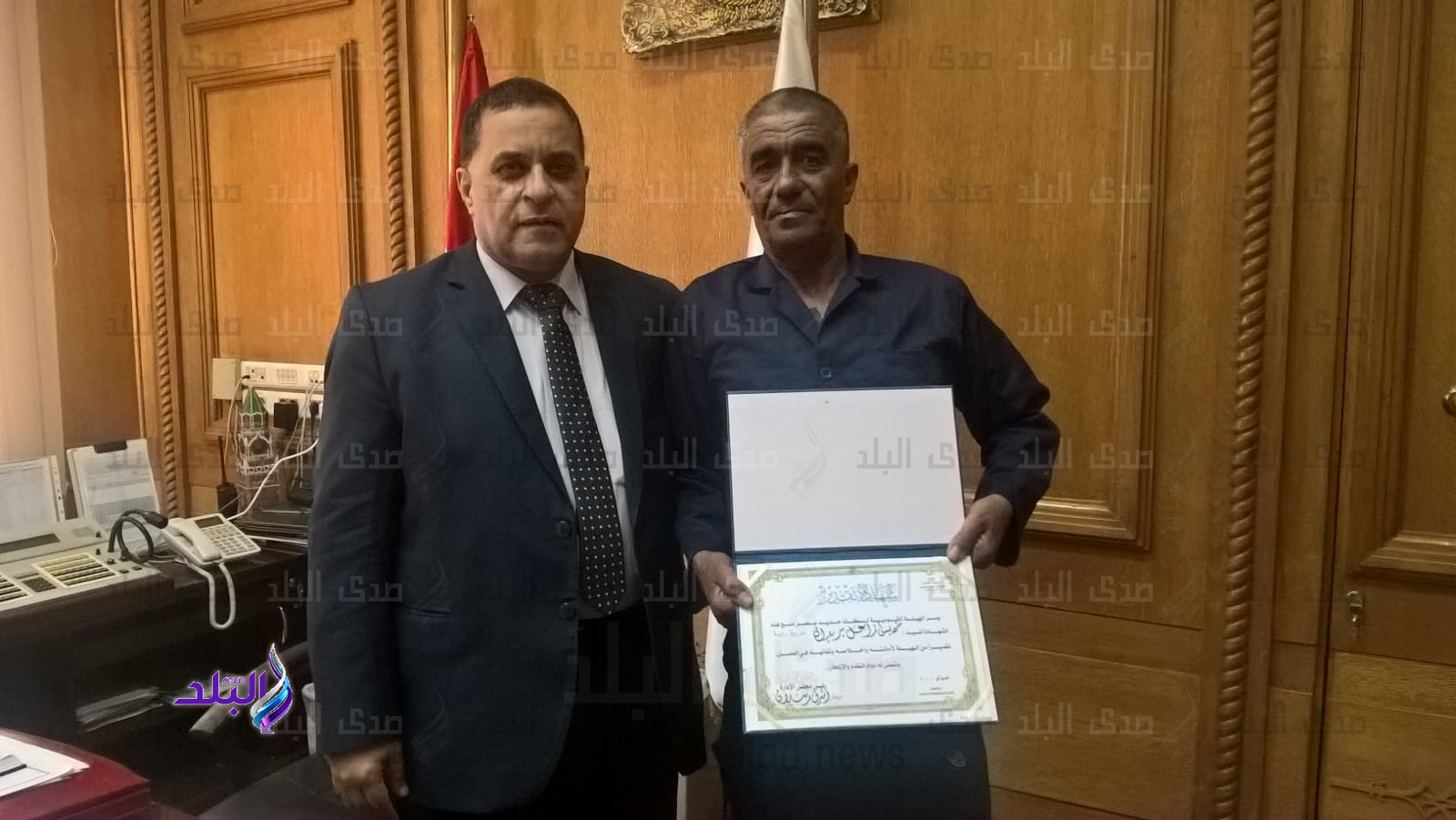 رئيس هيئة السكة الحديد يكرم ملاحظ دريسة رئيس هيئة السكة الحديد يكرم ملاحظ دريسة