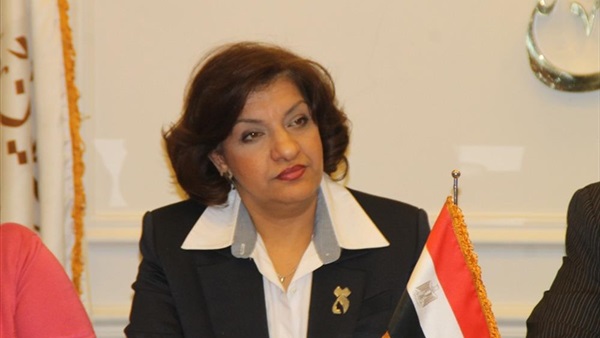 النائبة إيفيلين متى