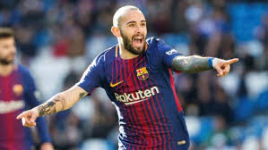 برشلونة يعلن انتقال أليكس فيدال إلى إشبيلية