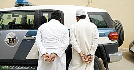 القبض على سعوديين ارتكبا 41 جريمة نصب