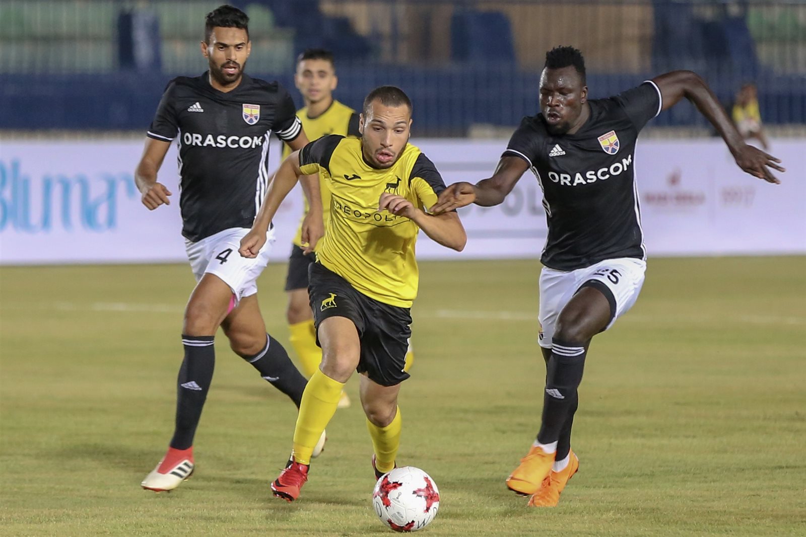 جانب من المباراة  جانب من المباراة