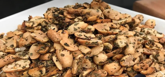 طريقة تحضير الفول السوداني بالزعتر والثوم