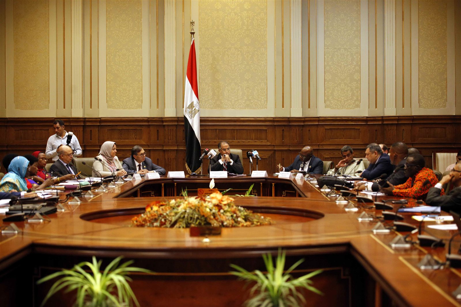 اللجنة الأفريقية بالبرلمان
