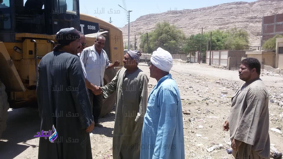 حملة لازالة الاشغالات بطريق دير درنكه حملة لازالة الاشغالات بطريق دير درنكه