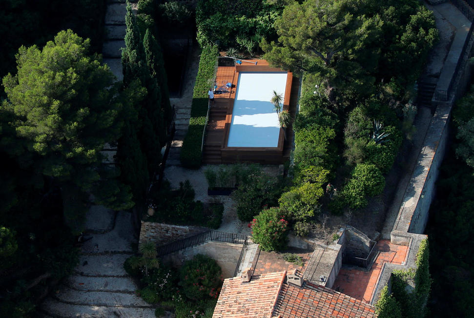 صورة من داخل قلعة بريجانسون حيث يفضي ماكرون اجازته