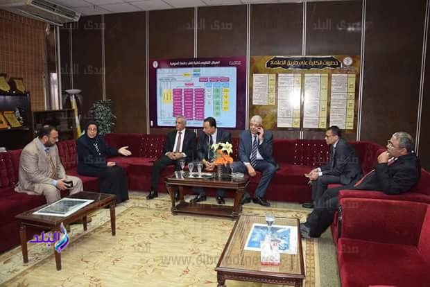 رئيس جامعة المنوفية يزور مصابي التسمم الغذائي رئيس جامعة المنوفية يزور مصابي التسمم الغذائي