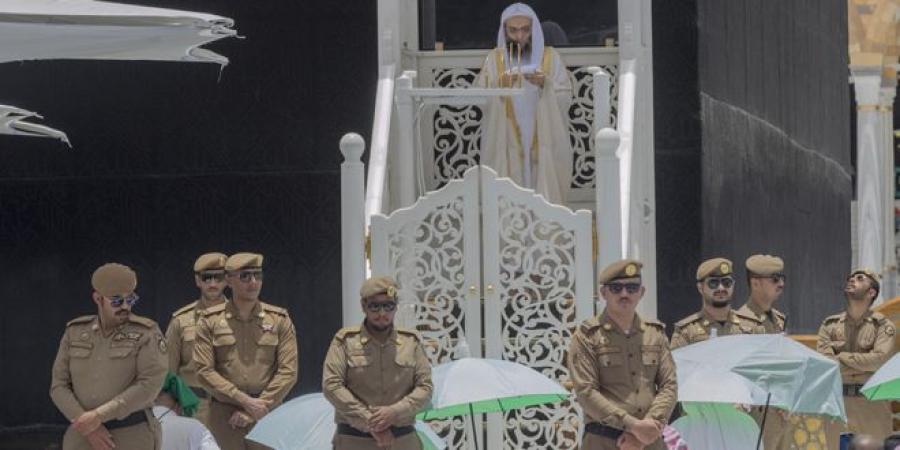 الشيخ الدكتور فيصل غزاوي أمام وخطيب المسجد الحرام 