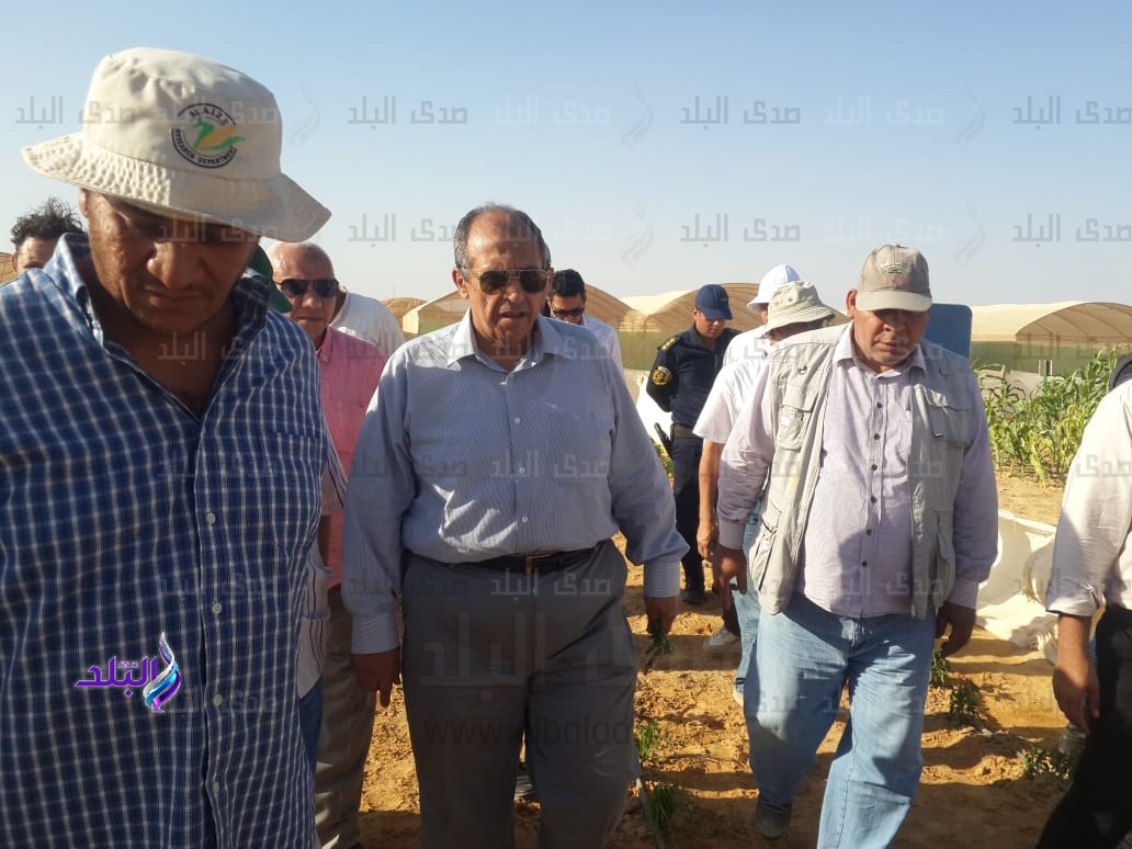 وزير الزراعة خلال الزيارة
