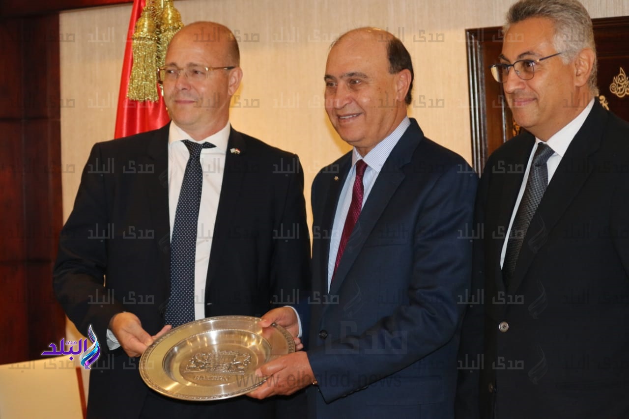 مميش يشهد توقيع عقدين بين البافارية الألمانية وشرق بورسعيد