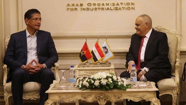 الفريق عبد المنعم التراس مع وزير الطاقة الأنجولي