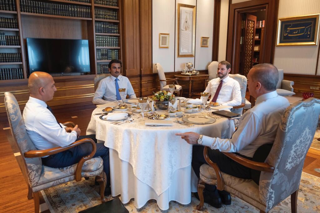 أمير قطر ورئيس تركيا ووزيرا المالية بالبلدين أمير قطر ورئيس تركيا ووزيرا المالية بالبلدين