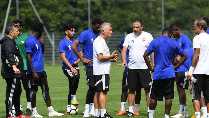 لاعبو منتخب الإمارات