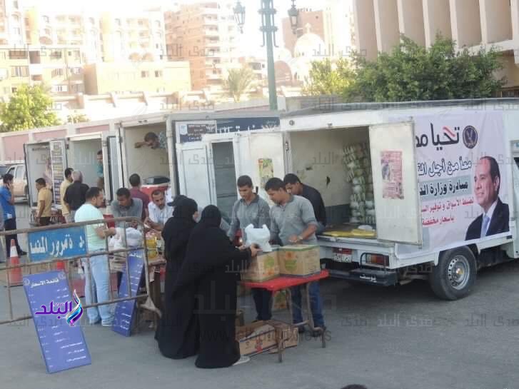 الداخلية توفر السلع الغذائية الأساسية للمواطنين بأسعار مخفضة الداخلية توفر السلع الغذائية الأساسية للمواطنين بأسعار مخفضة