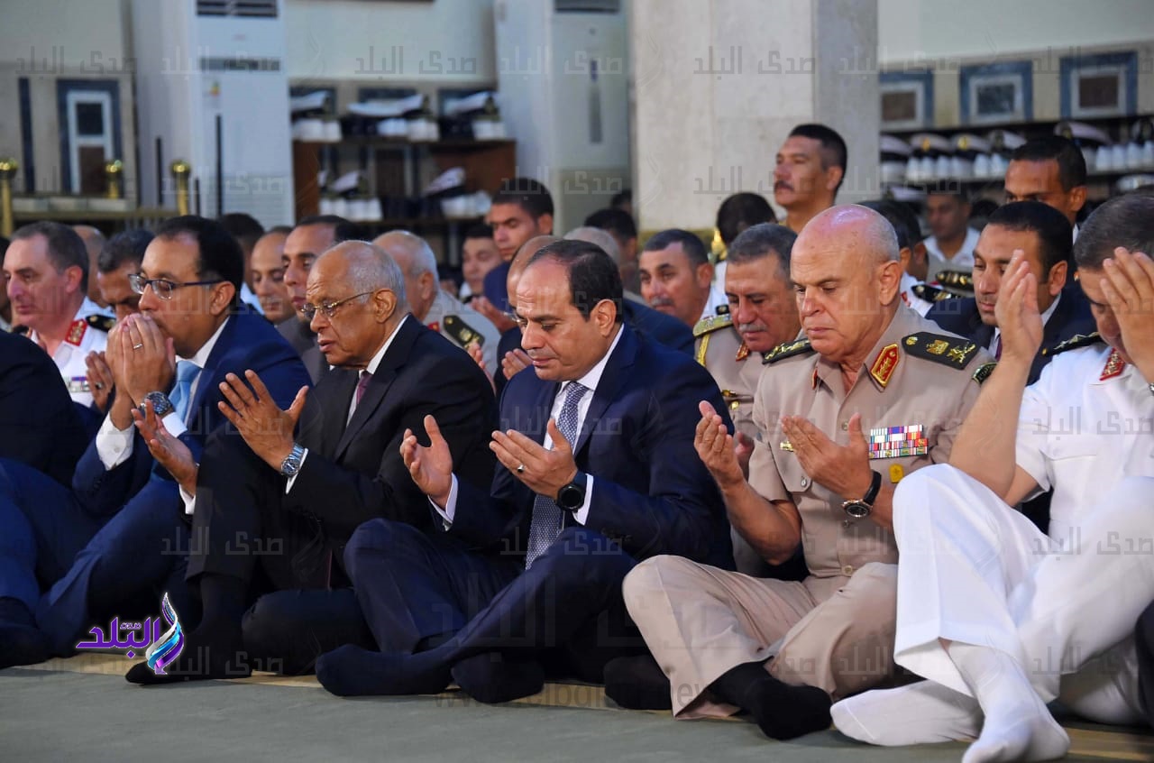 أداء الرئيس السيسي صلاة العيد