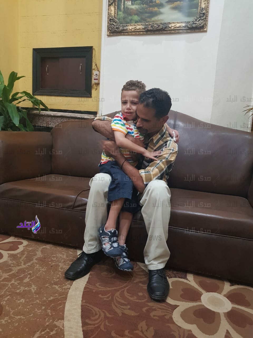 الطفل مع والده عقب رجوعه