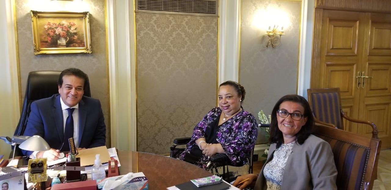 النائبة هبة هجرس مع خالد عبد الغفار وزير التعليم العالى النائبة هبة هجرس مع خالد عبد الغفار وزير التعليم العالى