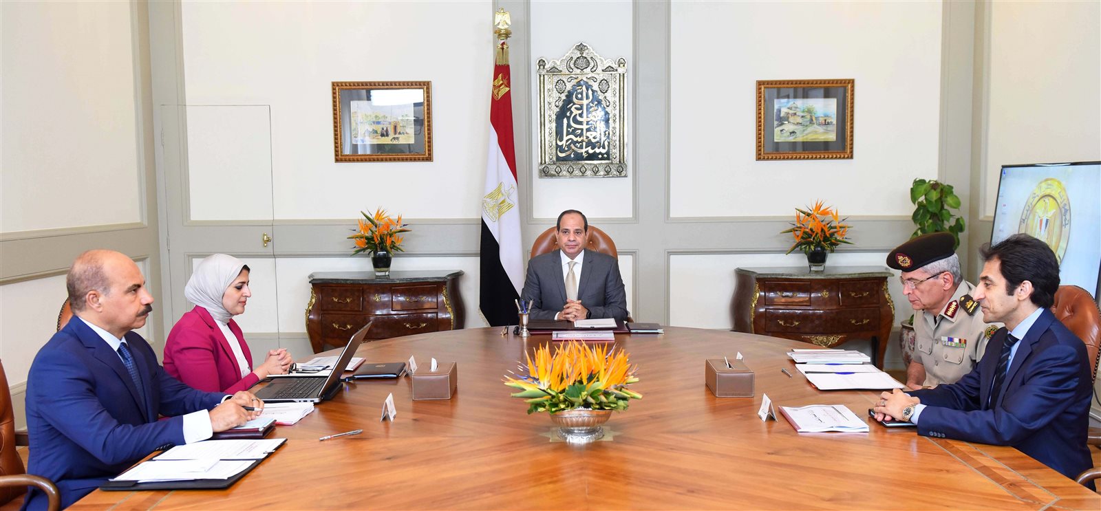 الرئيس عبد الفتاح السيسي خلال اجتماعه بوزيرة الصحة