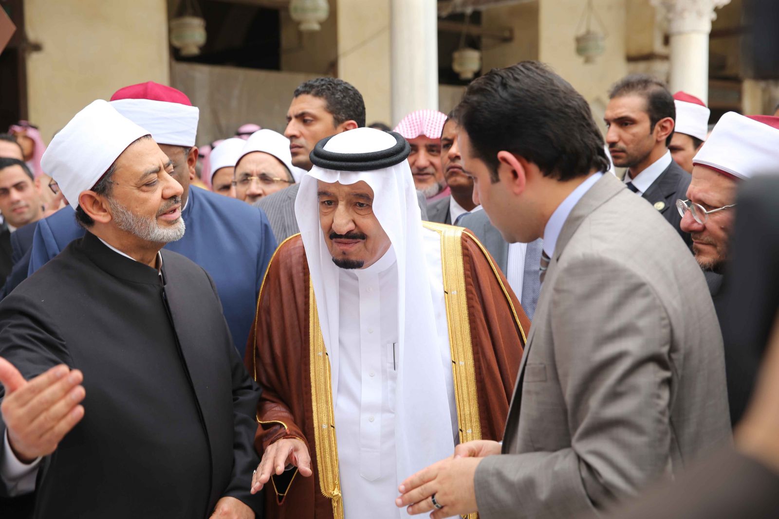 شيخ الأزهر يهنئ خادم الحرمين بنجاح موسم الحج شيخ الأزهر يهنئ خادم الحرمين بنجاح موسم الحج