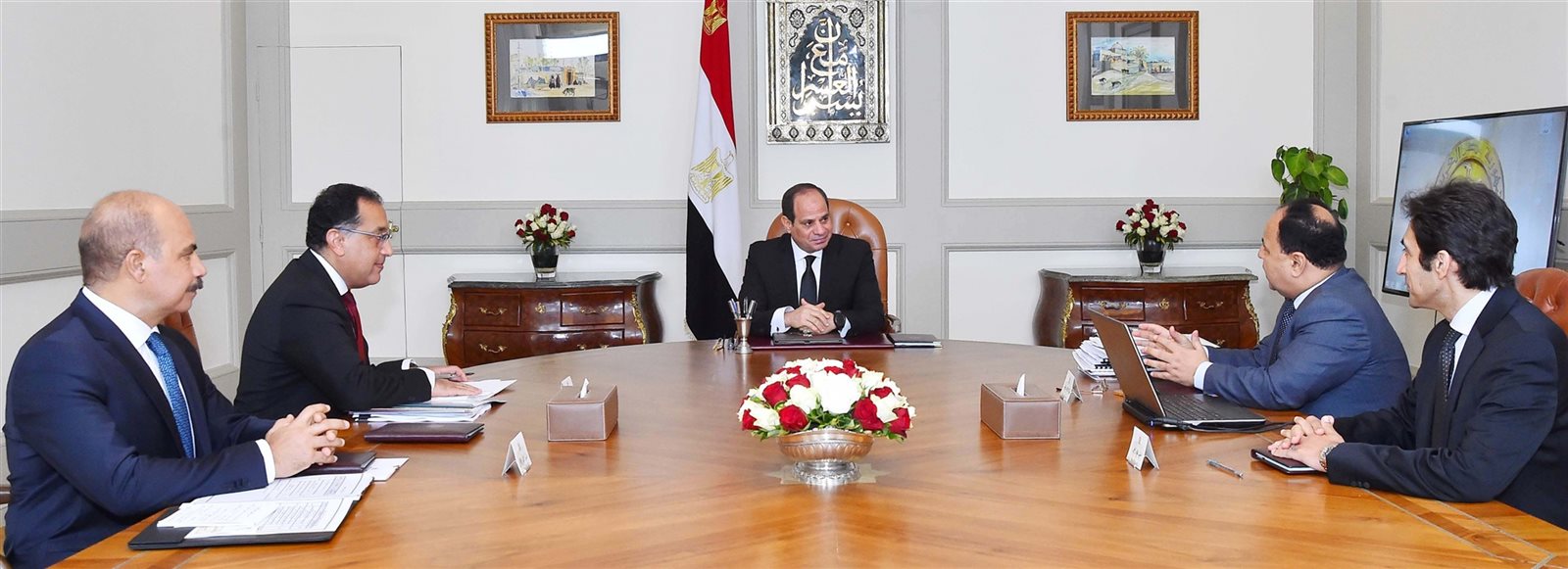 الرئيس السيسى خلال اجتماعه برئيس الوزراء ووزير المالية