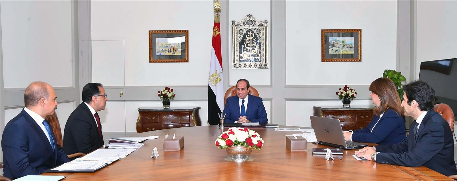 اجتماع الرئيس السيسى برئيس الوزراء ووزيرة التضامن