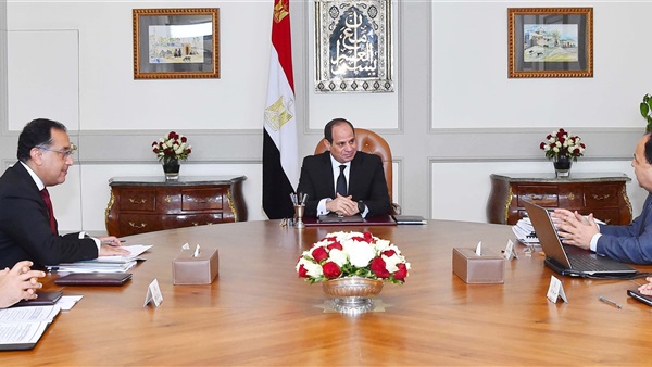 السيسى خلال الإجتما بمدبولى ومعيط 