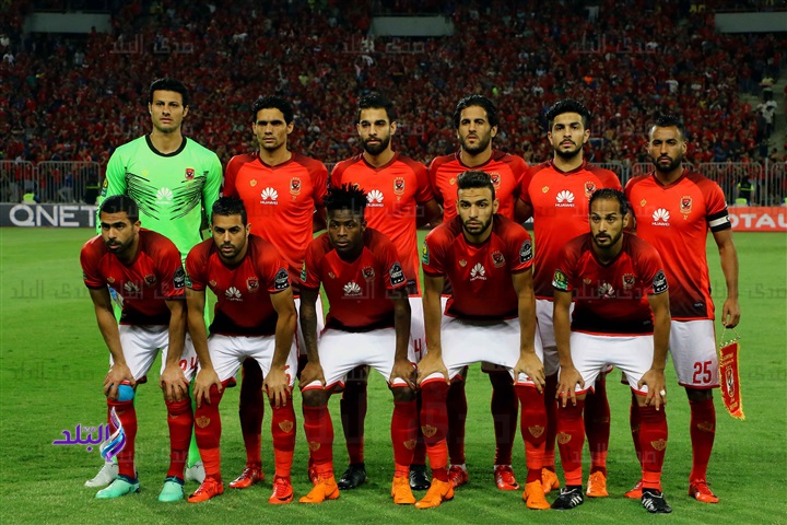 لاعبي الفريق الأول لكرة القدم بالأهلي