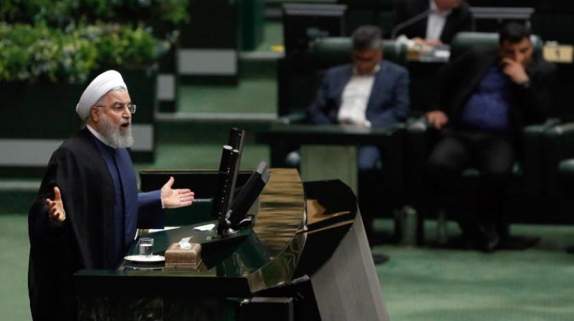 الرئيس الإيراني حسن روحاني خلال استجوابه بالبرلمان